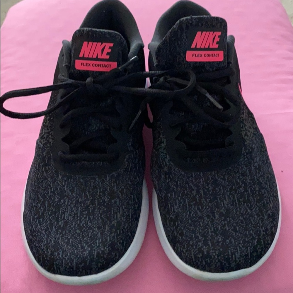 Nike flex contact sz 10